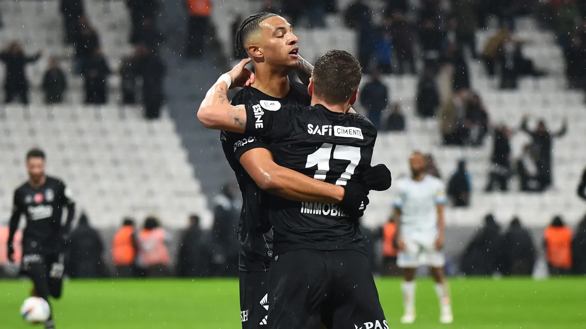 Il campione del PSG, attualmente in prestito al Besiktas, è richiesto da Fiorentina, Bologna e Torino