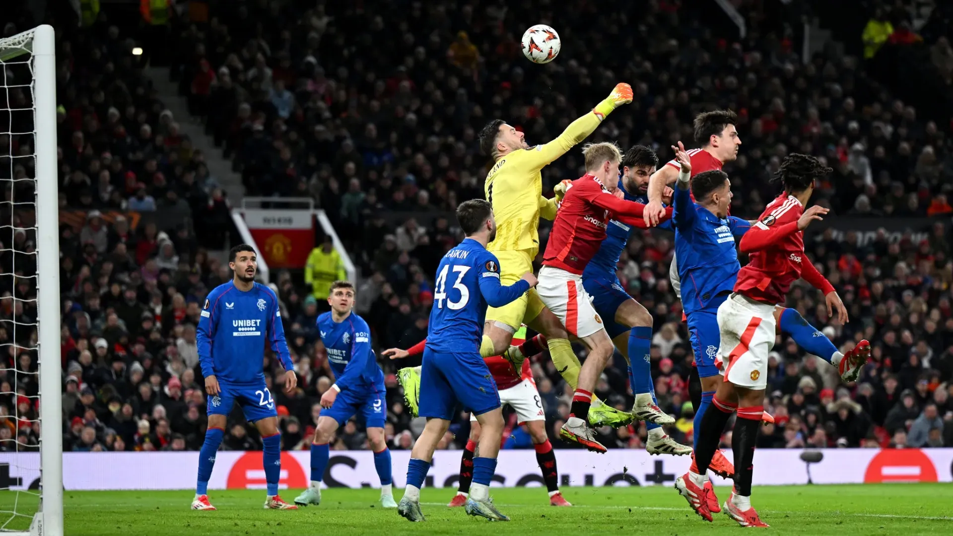 Il danese ha messo il pallone in mezzo e Butland l'ha deviato nella sua porta