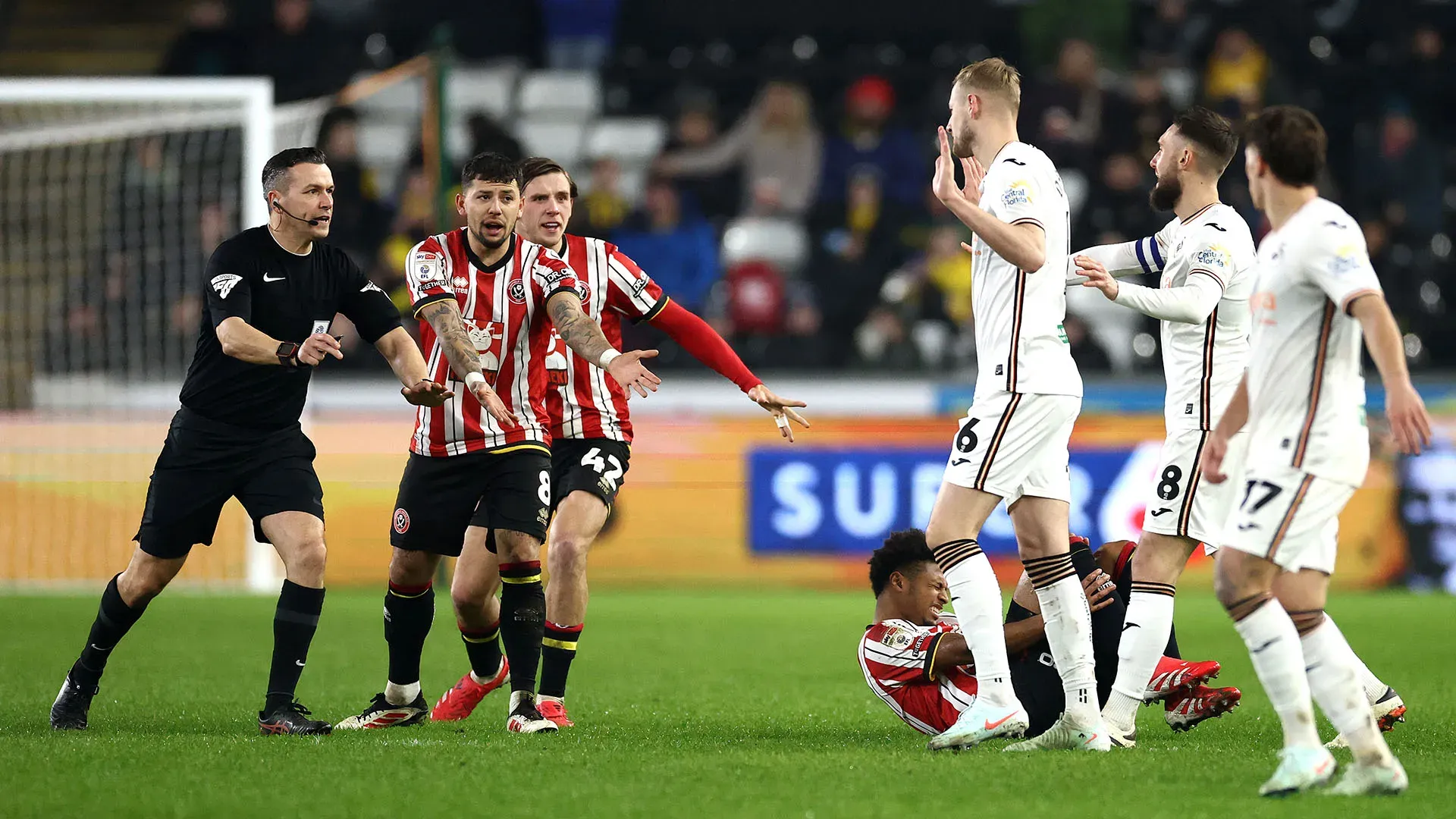 Harry Darling è stato preso di mira dai giocatori dello Sheffield dopo il fallo su Rhian Brewster