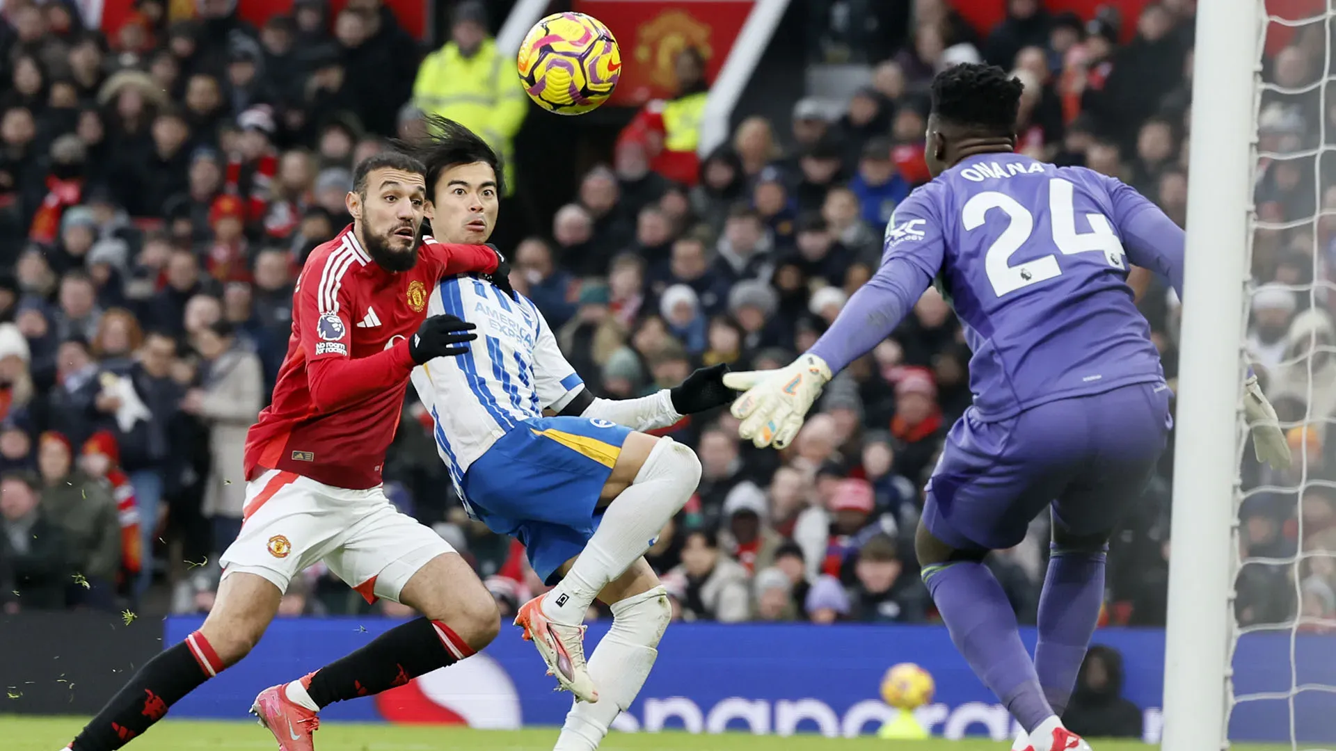 L'ala giapponese ha contribuito con un suo gol alla vittoria alla vittoria per 3-1 del Brighton contro i Red Devils all'Old Trafford