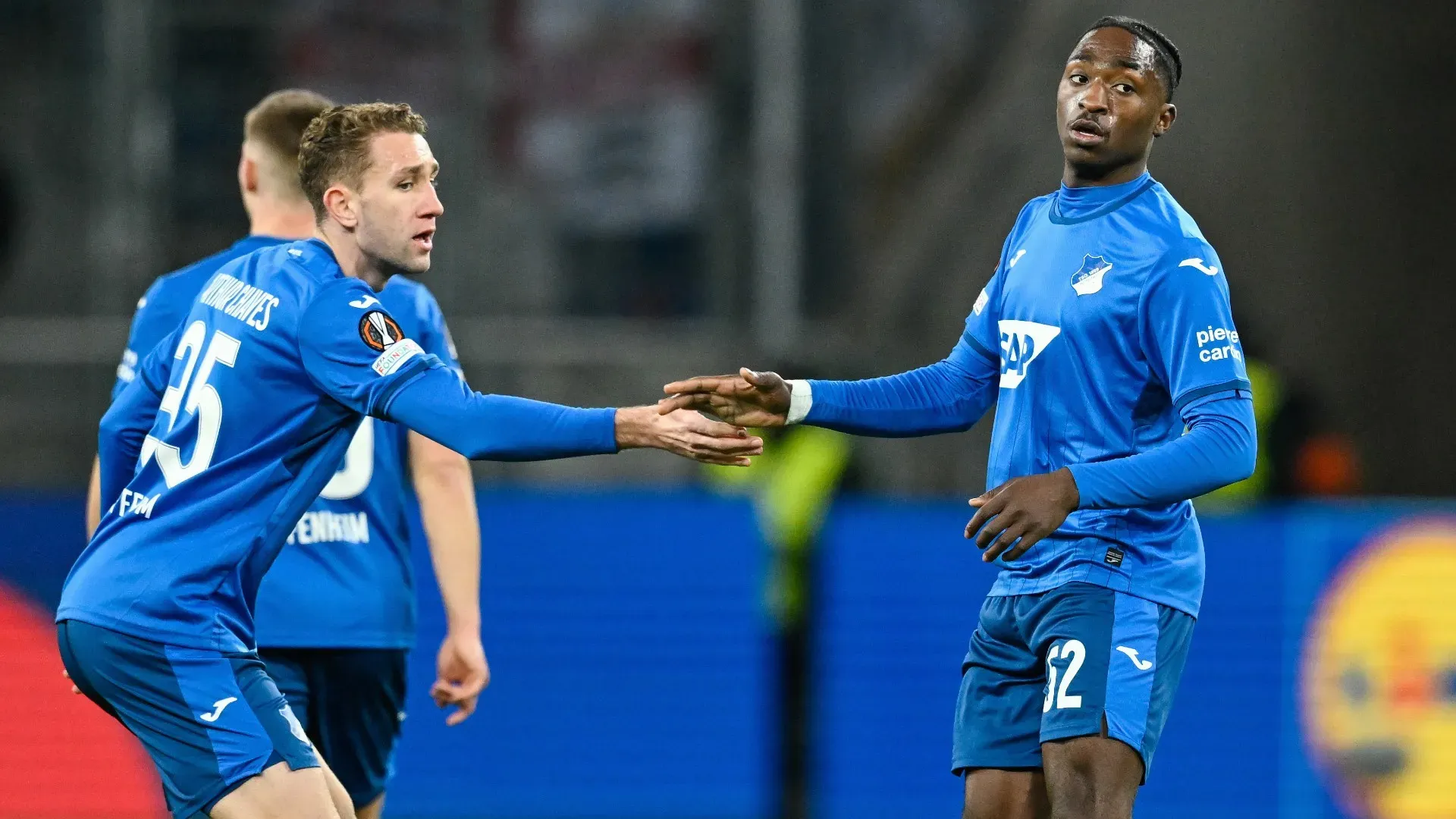 Alcuni tifosi dell'Hoffenheim hanno sparato dei fuochi d'artificio sotto l'hotel del Tottenham la notte prima della partita