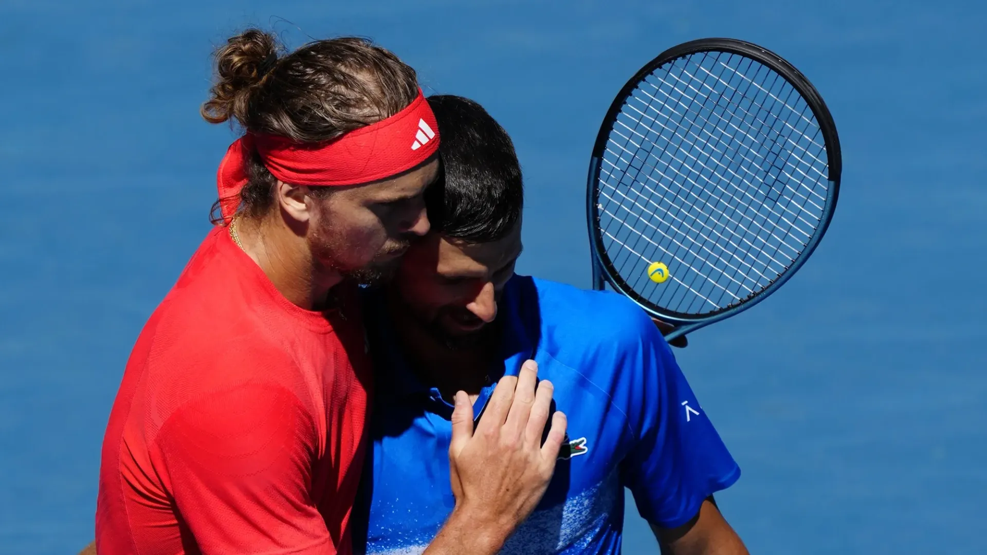 Zverev lo ha difeso: "La prima cosa che dico è che non bisogna mai fischiare un giocatore quando esce dal campo infortunato. Djokovic non lo merita per tutto quello che ha fatto in carriera"