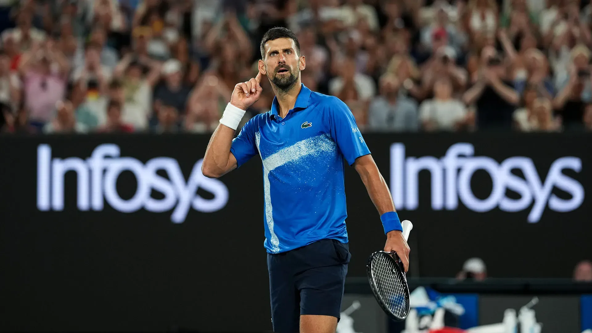 Djokovic lo ha fatto per protestare contro l'emittente ufficiale del torneo, Channel 9, per le parole rilasciate da un giornalista sportivo, che avrebbe "preso in giro" i tifosi serbi