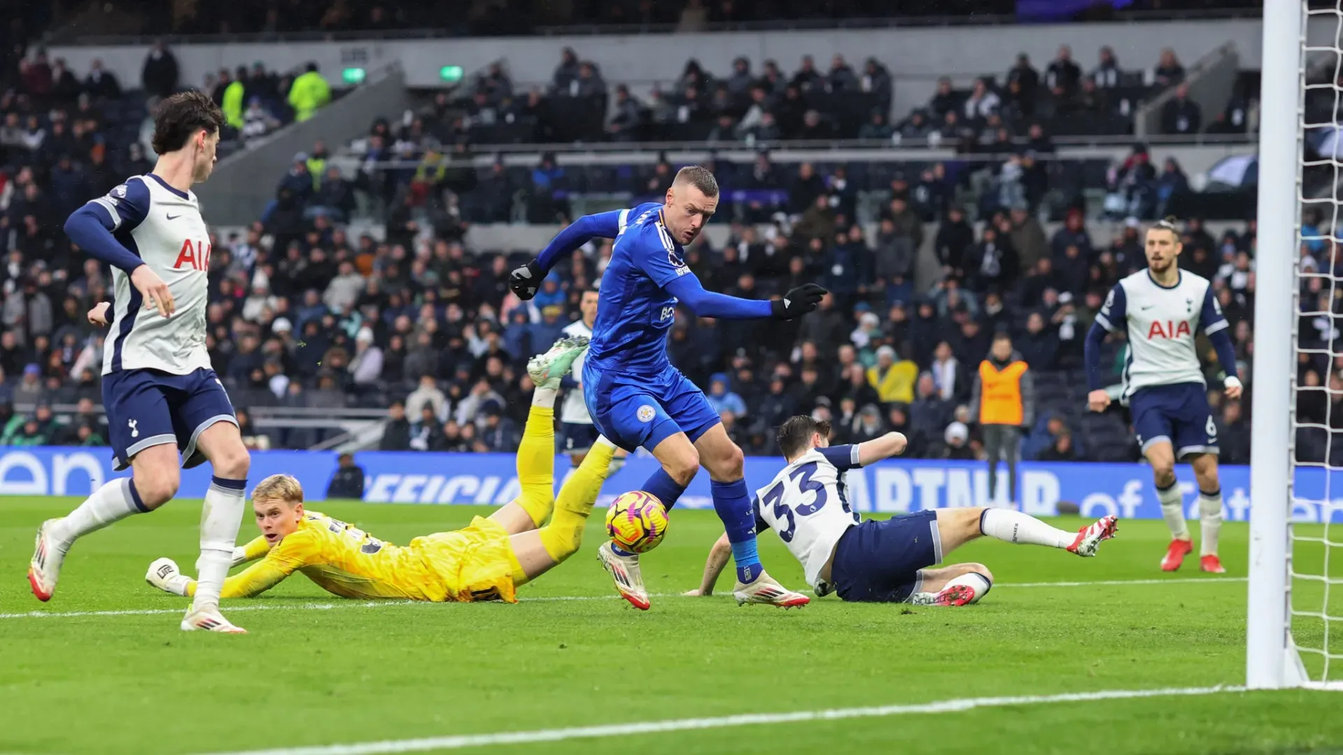 Il bomber del Leicester ha segnato il gol dell'1-1 contro il Tottenham