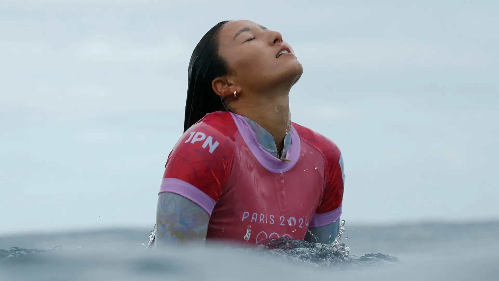 La campionessa è un prodigio del surf