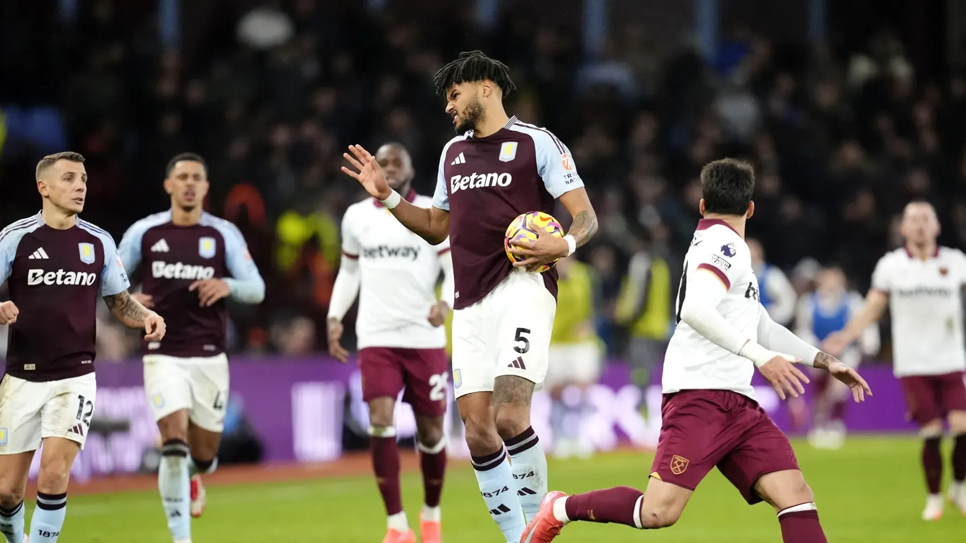 La sfortuna perseguita il difensore dell'Aston Villa Tyrone Mings