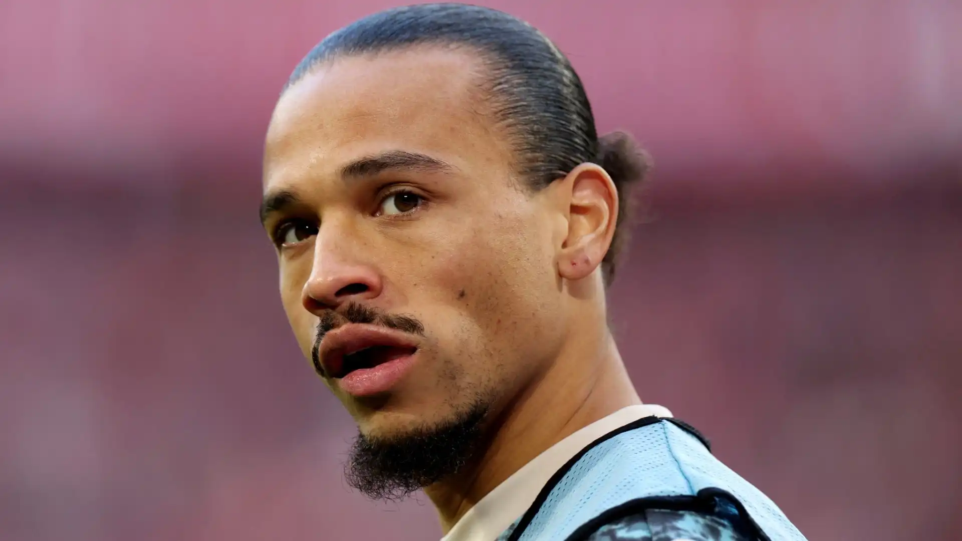 Il futuro di Leroy Sané è in bilico: Kompany vorrebbe tenerlo ma il rinnovo non è scontato