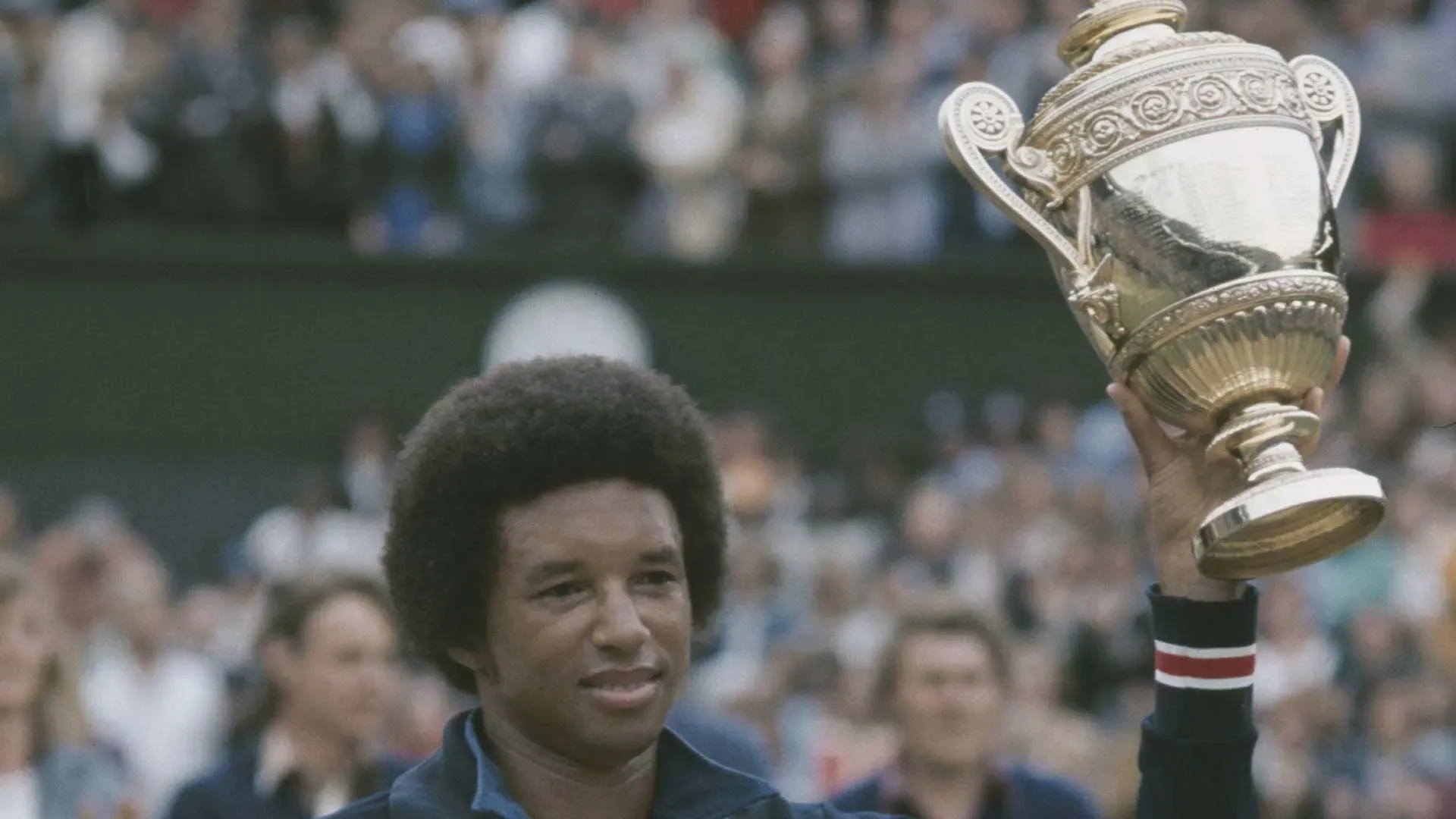 Vinse l'US Open nel 1968 battendo in finale l'olandese Okker