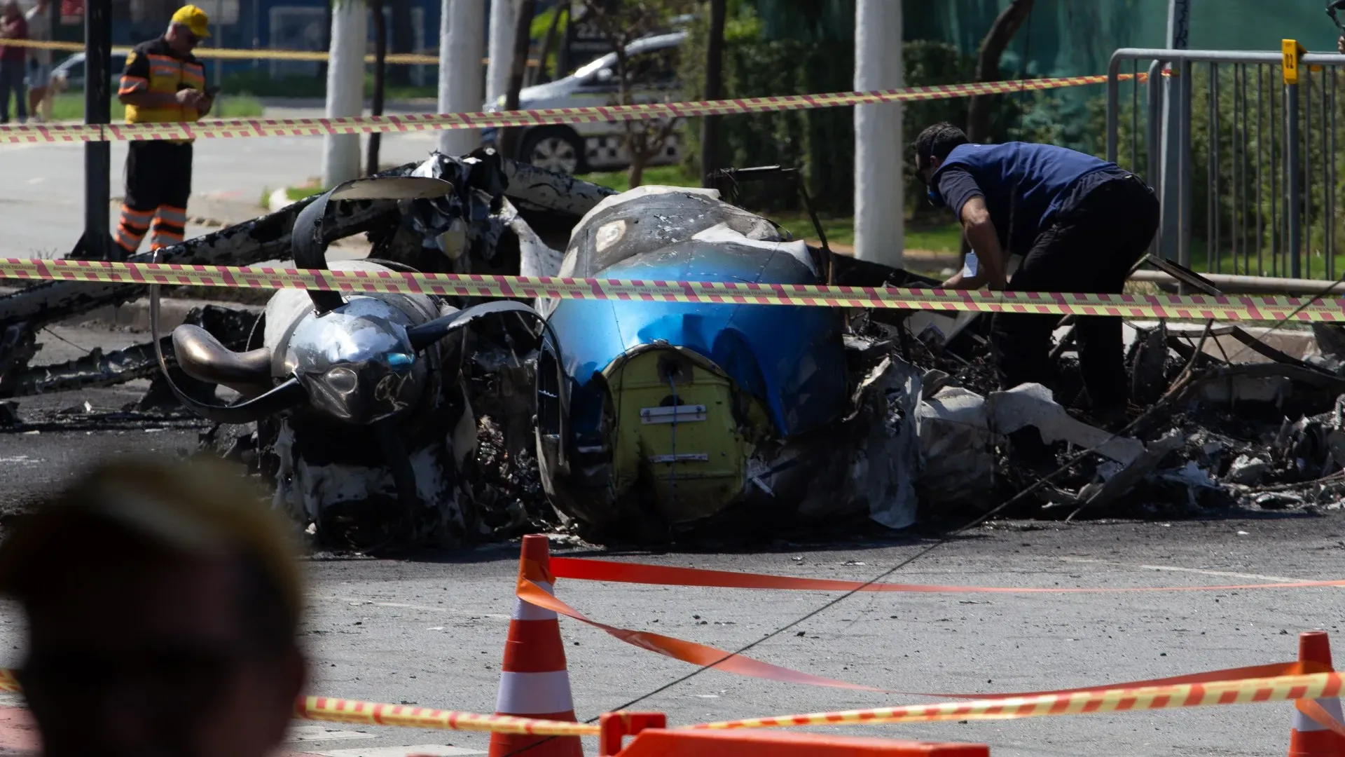 Un piccolo velivolo è caduto a San Paolo, in Brasile, causando la morte del pilota e del copilota