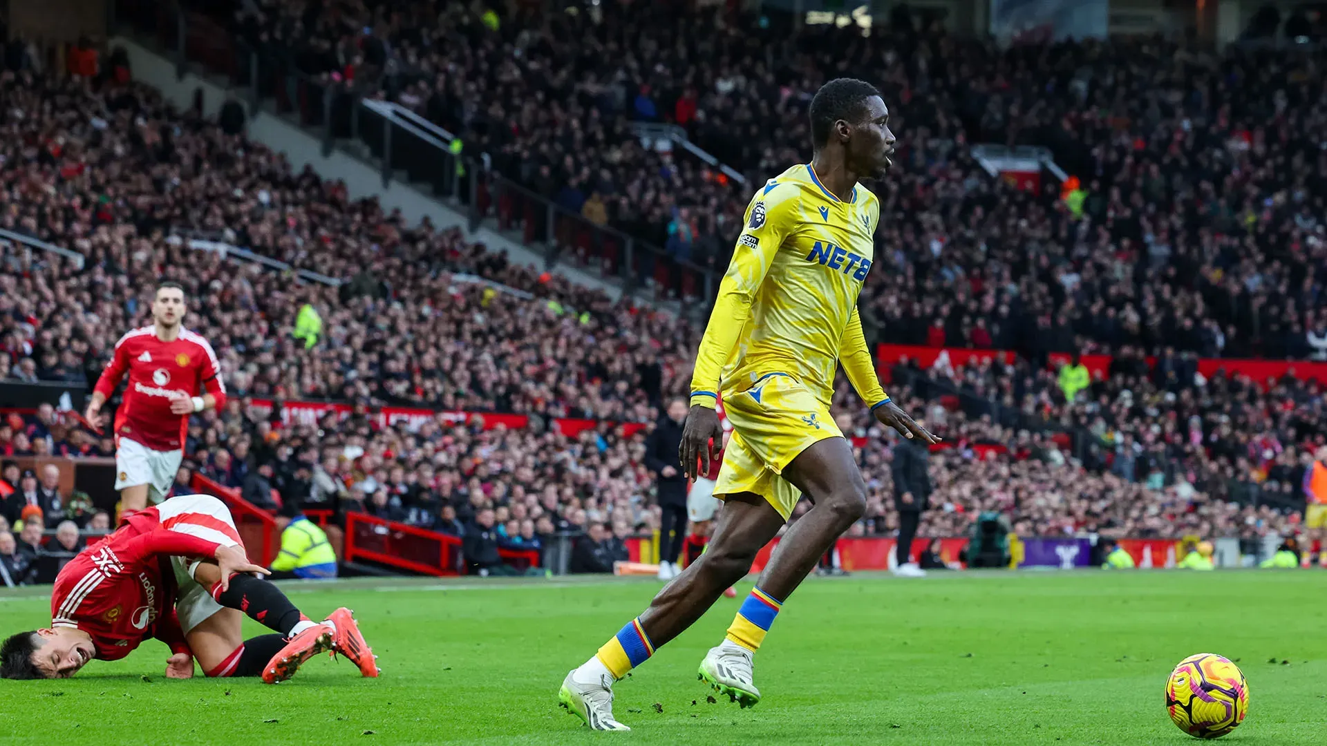 E' stata una domenica da dimenticare per il Manchester United, che oltre alla sconfitta con il Crystal Palace ha perso Lisandro Martinez per infortunio