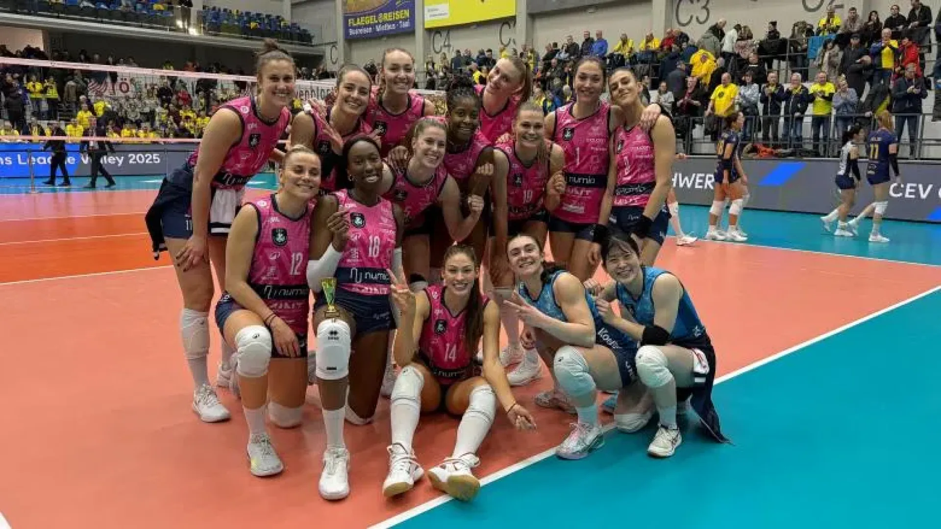 Vittoria preziosa nell’andata del Play Off di CEV Champions League per la Numia Vero Volley Milano che sul campo del SSC Palmberg Schwerin passa in tre set grazie a una prova corale di alto livello.