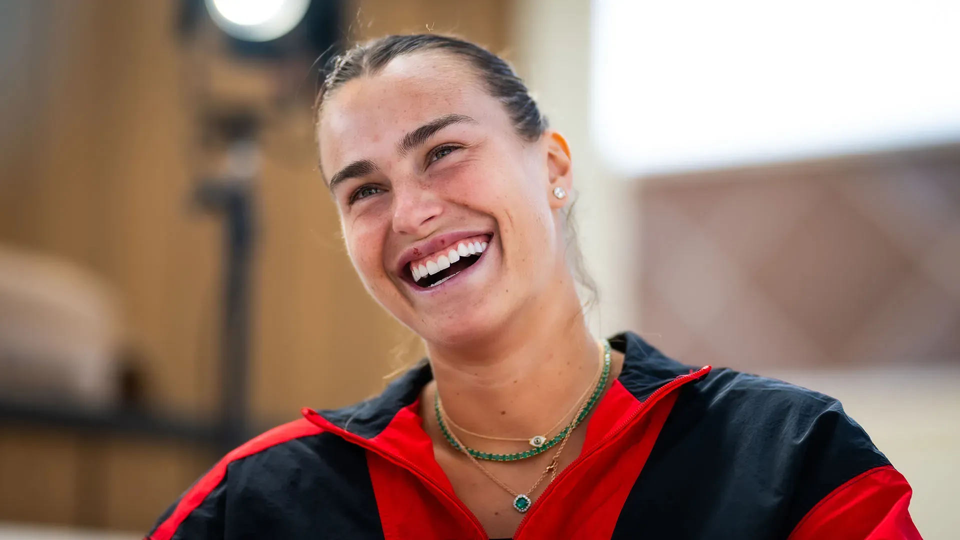 Aryna Sabalenka ritrova il sorriso in allenamento