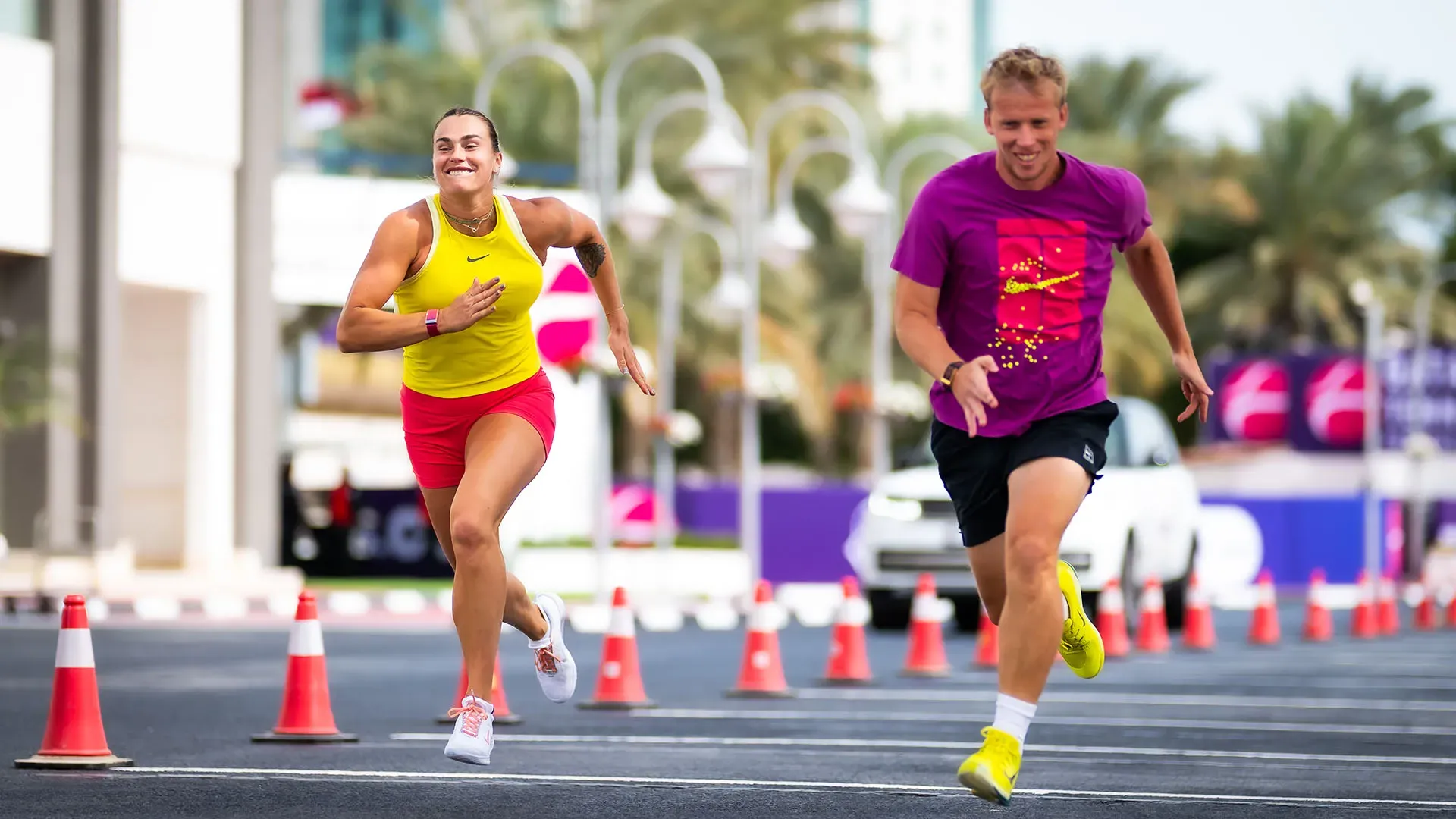 Aryna ha sfidato il collega e compagno di allenamento Andrei Vasilevski ad una corsa sulle strade di Doha