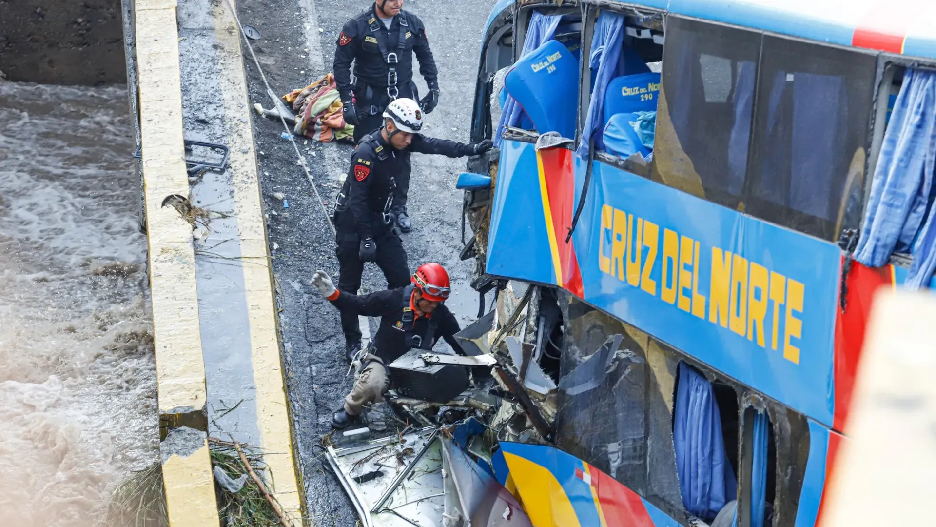 Il governo ha immediatamente mobilitato anche l'esercito per le operazioni di recupero