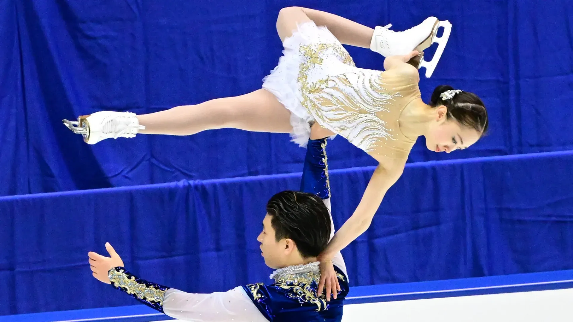 Due stelle sul ghiaccio: le foto di Shimizu Sae e Lucas Tsuyoshi Honda