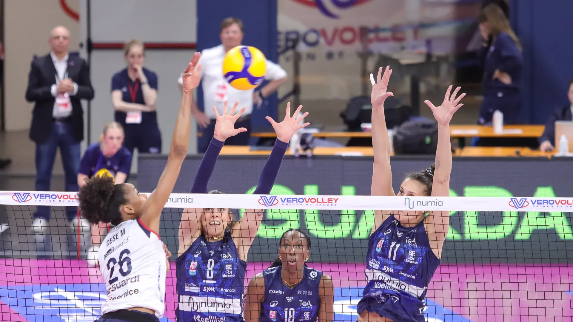 Ludovica Guidi, centrale Numia Vero Volley Milano: “Sappiamo che ci attende una sfida fondamentale per raggiungere i Quarti di Finale. Stiamo lavorando sia sul piano tecnico che mentale per partire subito con il giusto approccio e imporre il nostro gioco. Il fattore campo sarà un vantaggio, ma lo Schwerin è una squadra aggressiva, con un gioco veloce, quindi dovremo essere brave, proprio come all’