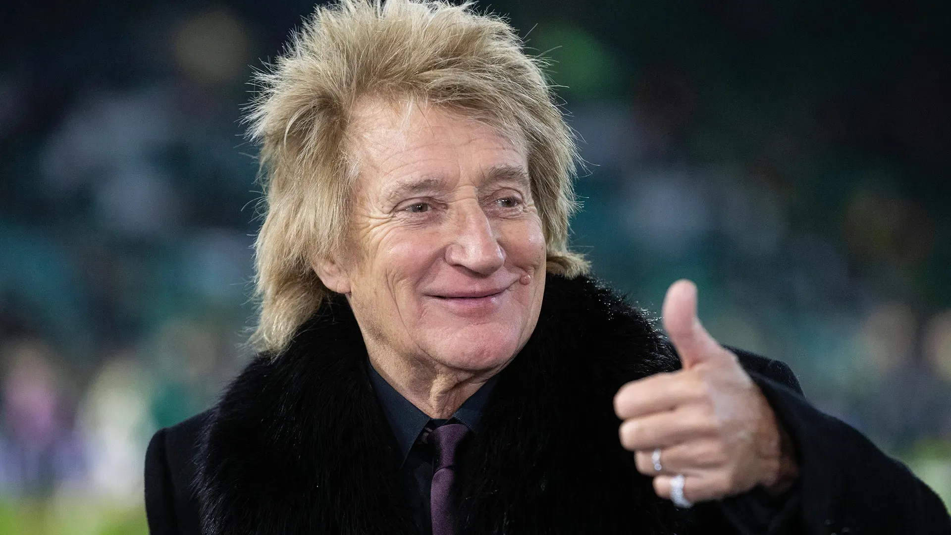 Rod Stewart dà spettacolo prima della partita