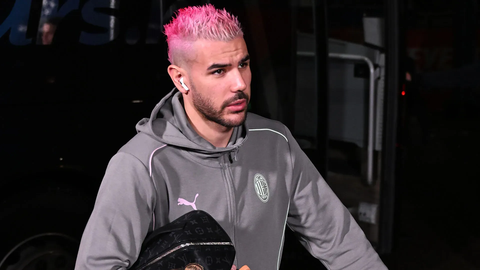 Mercoledì sera il francese ha sfoggiato un look rosa per la sfida di Champions League contro il Feyenoord