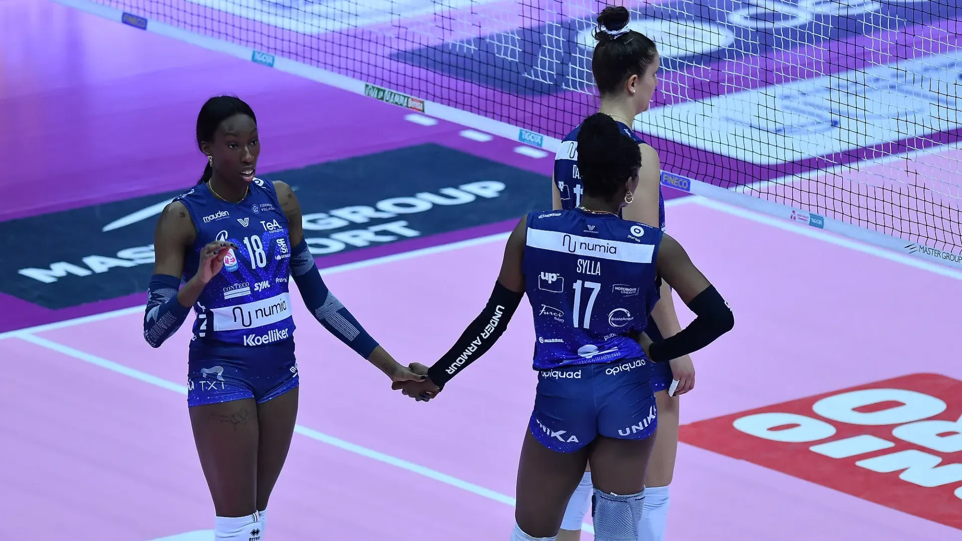 Palaverde vestito a festa per la 22° di campionato, in onore della sfida stellare tra le Pantere della Prosecco DOC Imoco Conegliano e la sfidante Numia Vero Volley Milano.