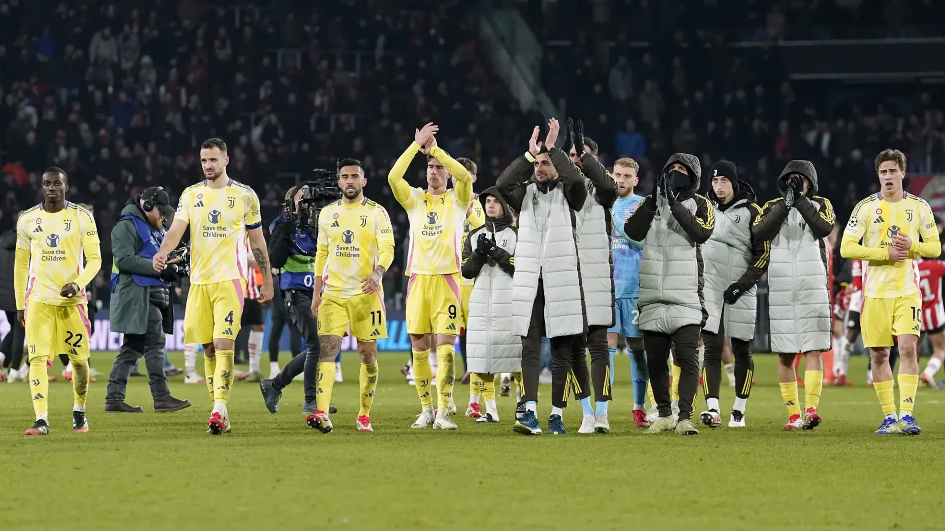 Sui social i tifosi bianconeri sono esplosi contro l'allenatore