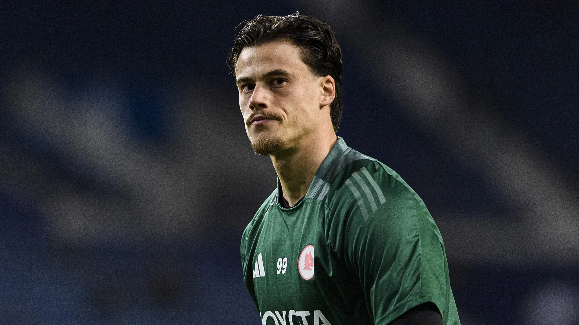 Si tratta di Mile Svilar, portiere della Roma che sta attirando vari club