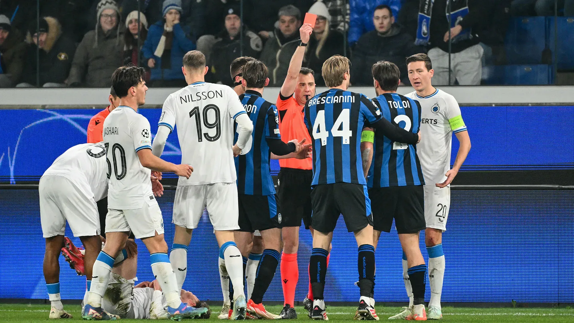 Nel finale di Atalanta-Club Brugge il capitano dei bergamaschi ha perso la testa