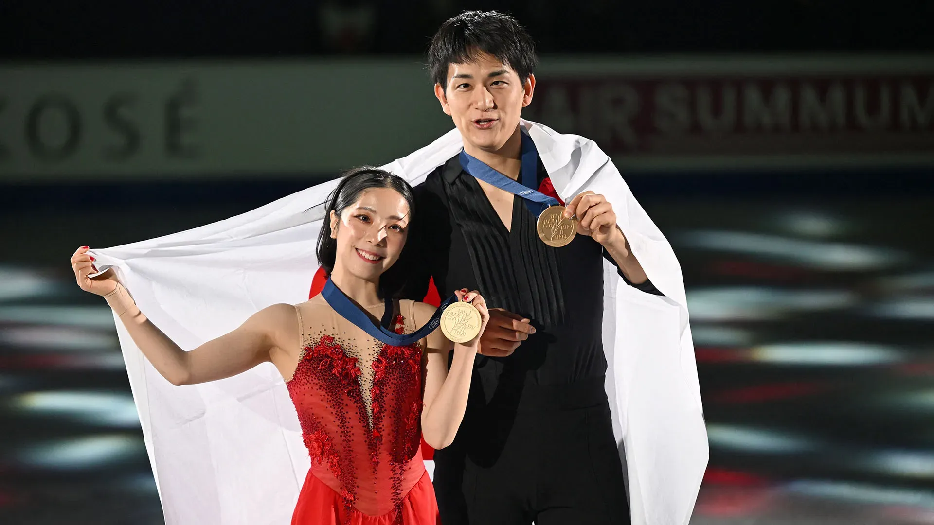 Riku e Ryuichi hanno vinto la medaglia d'oro nel pattinaggio libero a coppie durante i Campionati di pattinaggio di figura ISU Four Continents