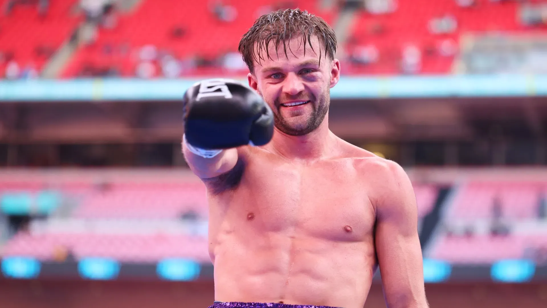 Settimana scorsa il campione stava lavorando in un cantiere come elettricista, la boxe era solo un secondo lavoro