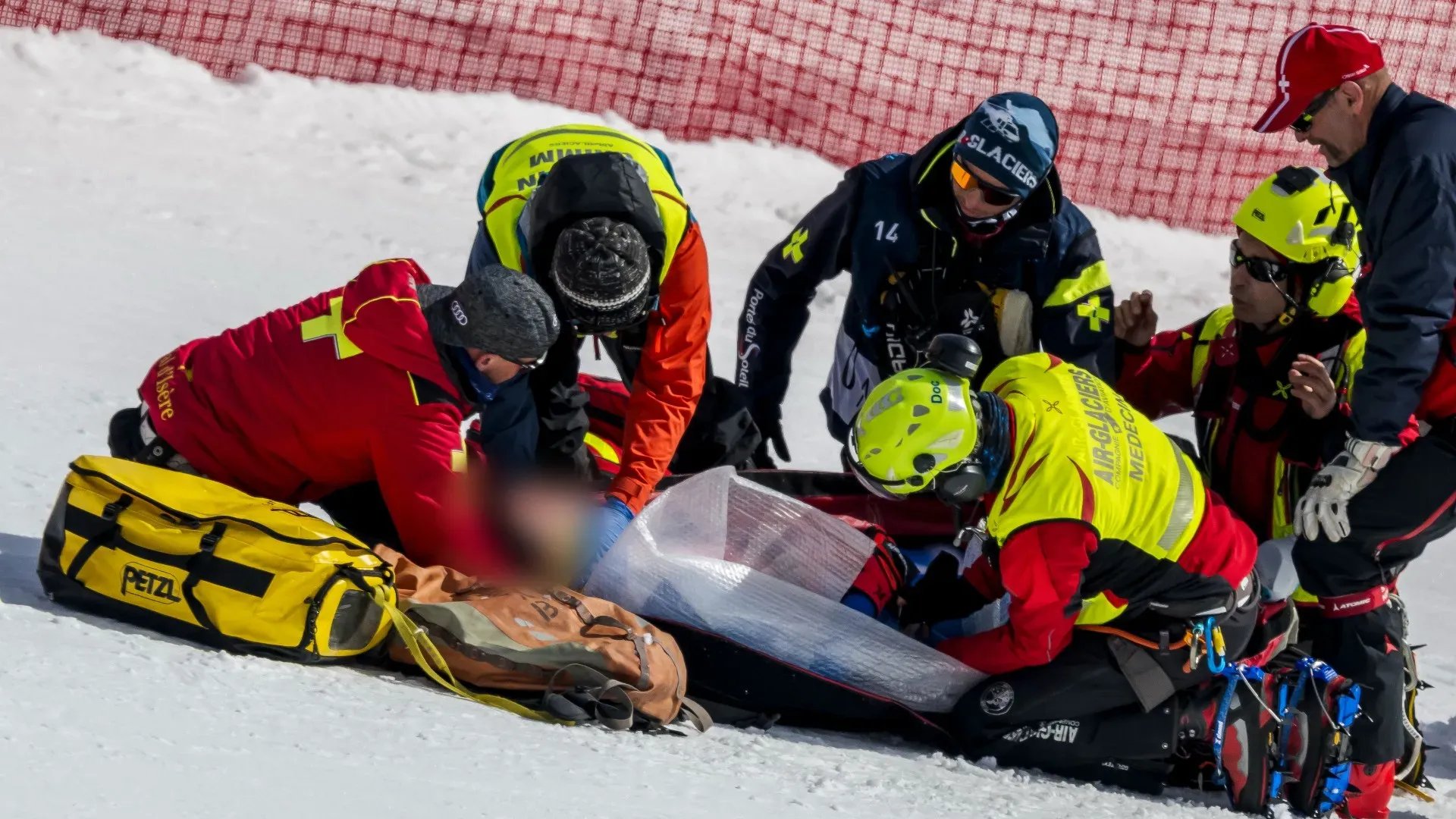 Nils Alphand è stato caricato a bordo dell'elicottero dallo staff medico