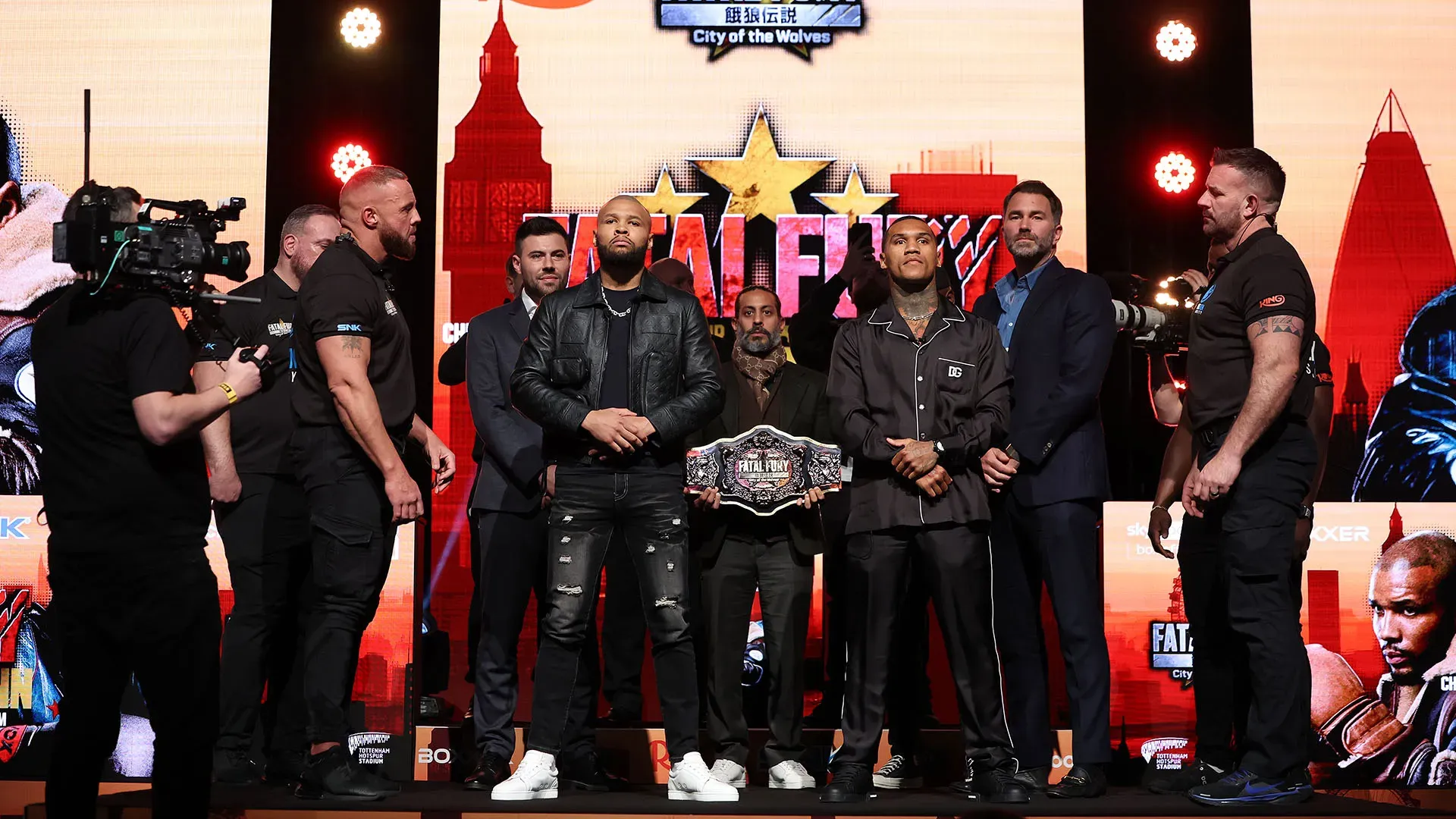 Gesto folle di Chris Eubank Jr durante la presentazione del match contro Conor Benn