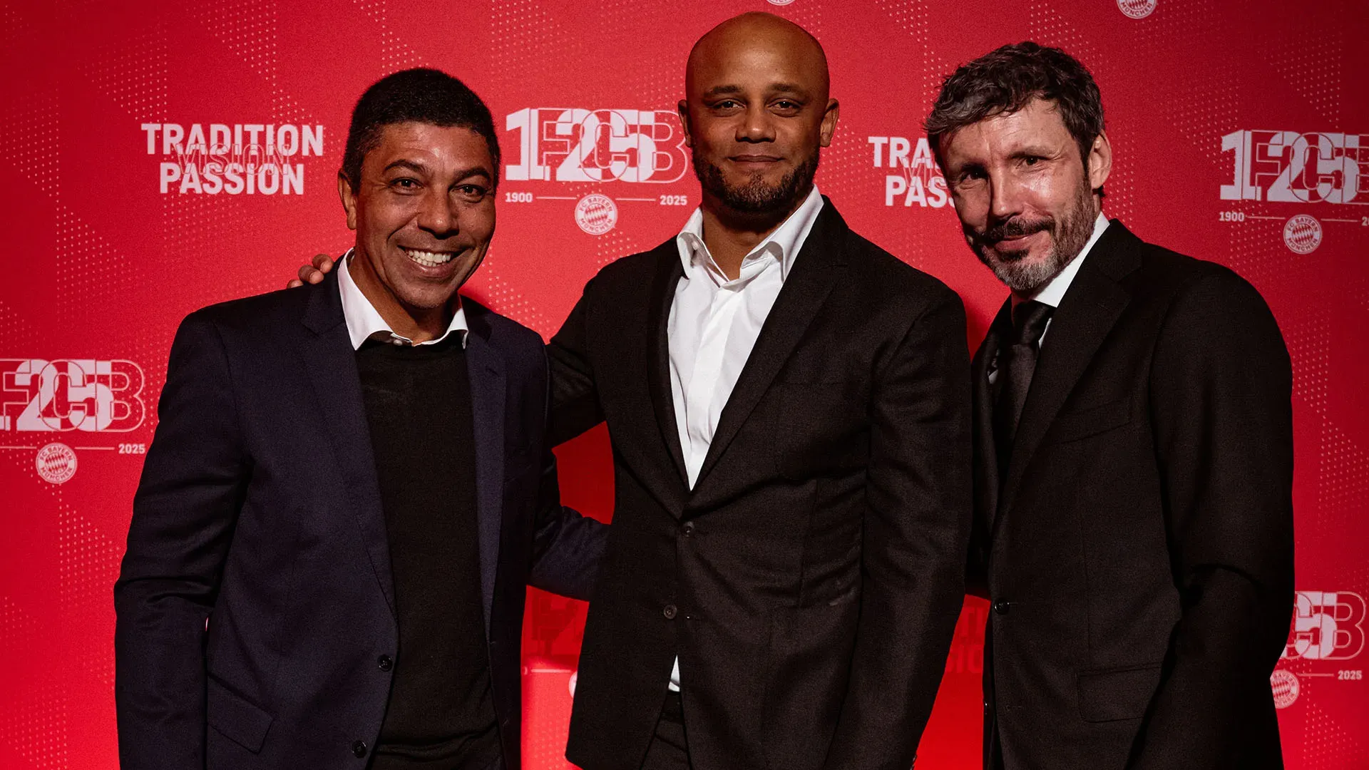 Vincent Kompany con Giovane Elber e Mark Van Bommel, altri due grandi ex del club