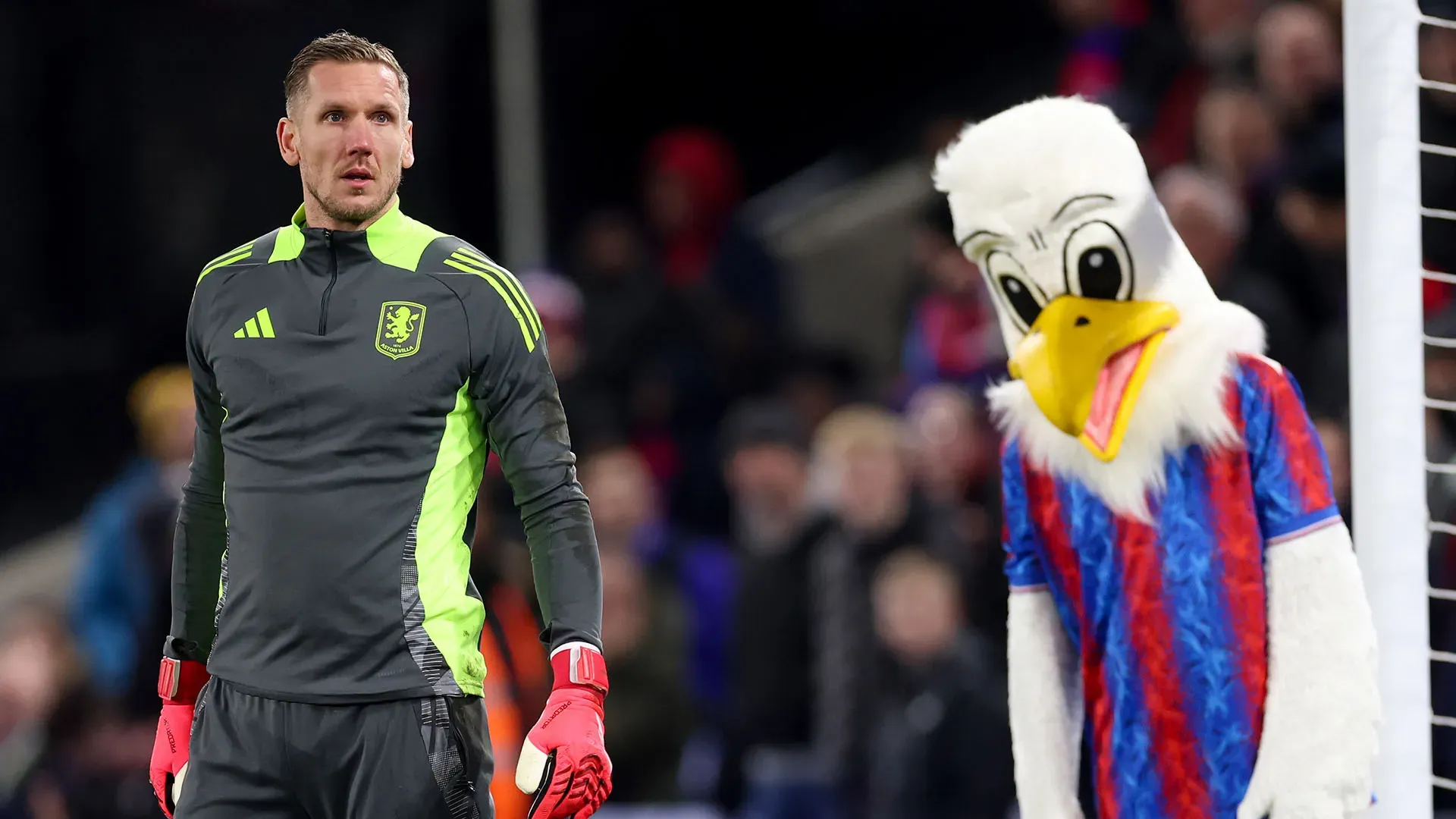 Durante l'intervallo, il portiere ha quindi deciso di proseguire il riscaldamento, negando il tradizionale evento dei calci di rigore da parte dei bambini al Selhurst Park