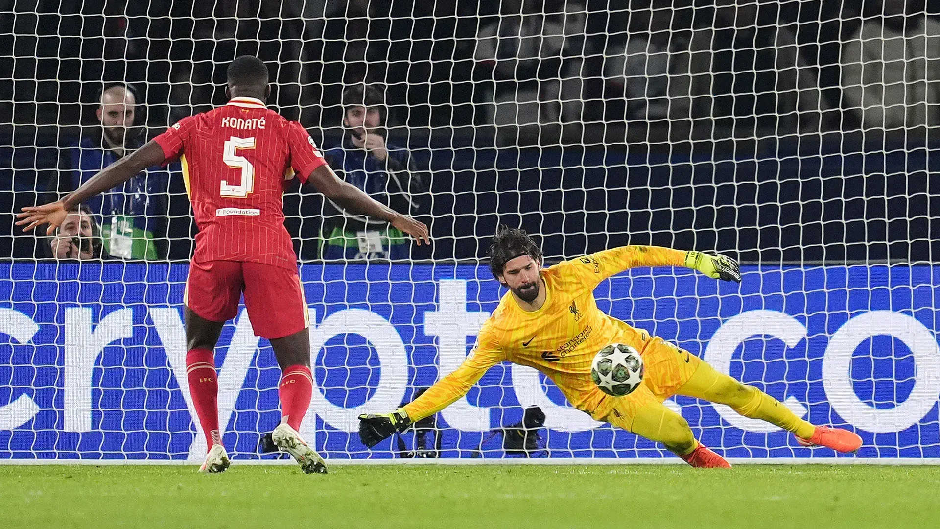 La prestazione di Alisson ha permesso al Liverpool di prevalere, grazie alla rete finale di Elliott all'87'