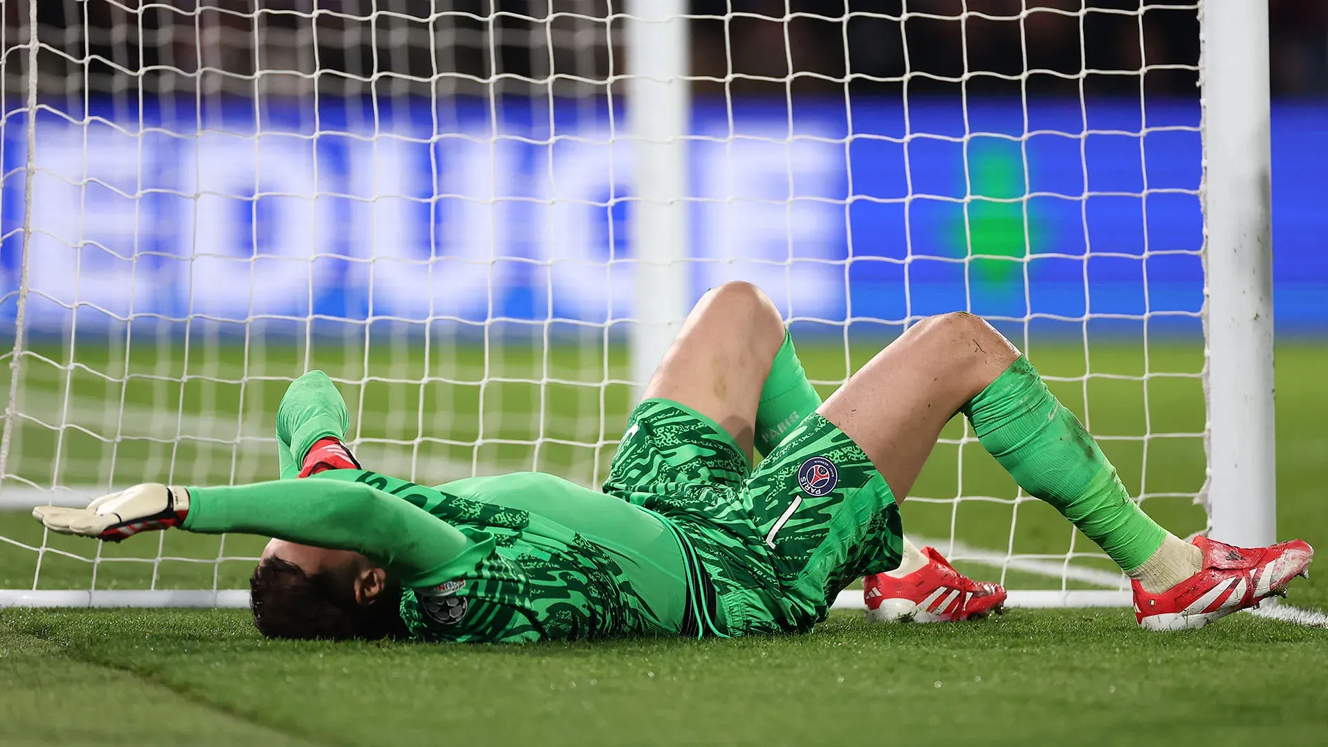 Il portiere italiano è finito nel mirino dei tifosi del Paris Saint-Germain dopo la sconfitta contro il Liverpool in Champions League