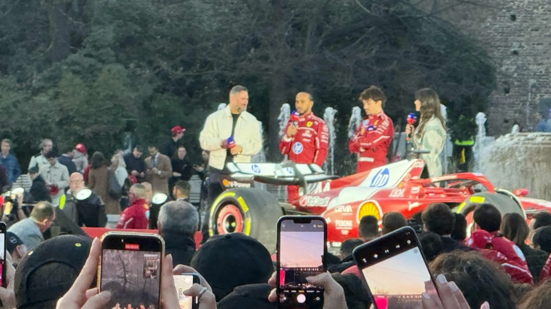 I due piloti della Ferrari hanno partecipato a un evento a Milano.