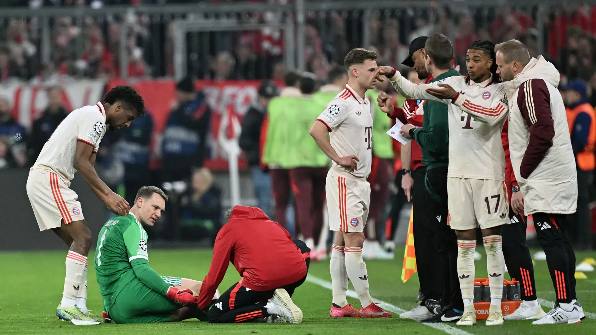 Manuel Neuer ha accusato un problema muscolare che gli ha impedito di continuare a giocare