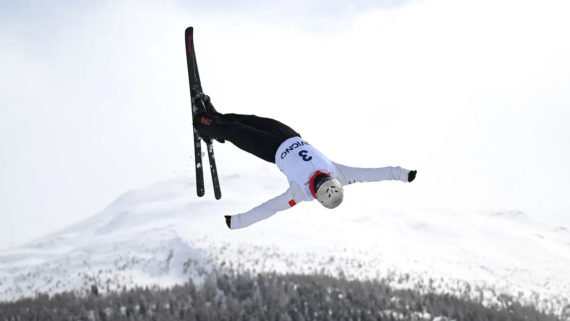 Nella giornata di prova tanti salti mortali e acrobazie paurose sulla pista olimpica