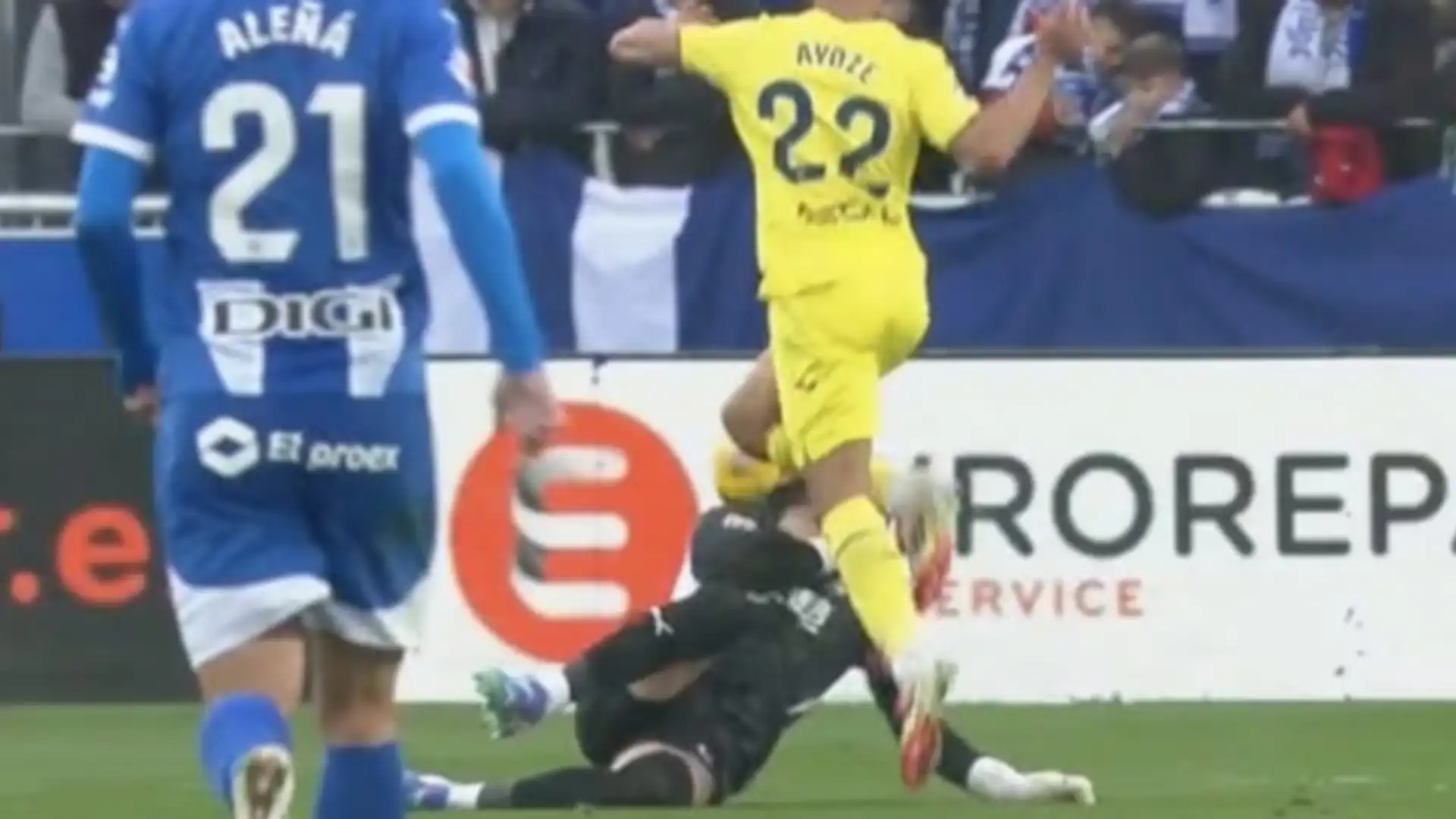 Il portiere dell'Alaves è andato ko dopo uno scontro di gioco con l'attaccante del Villarreal Ayoze Perez