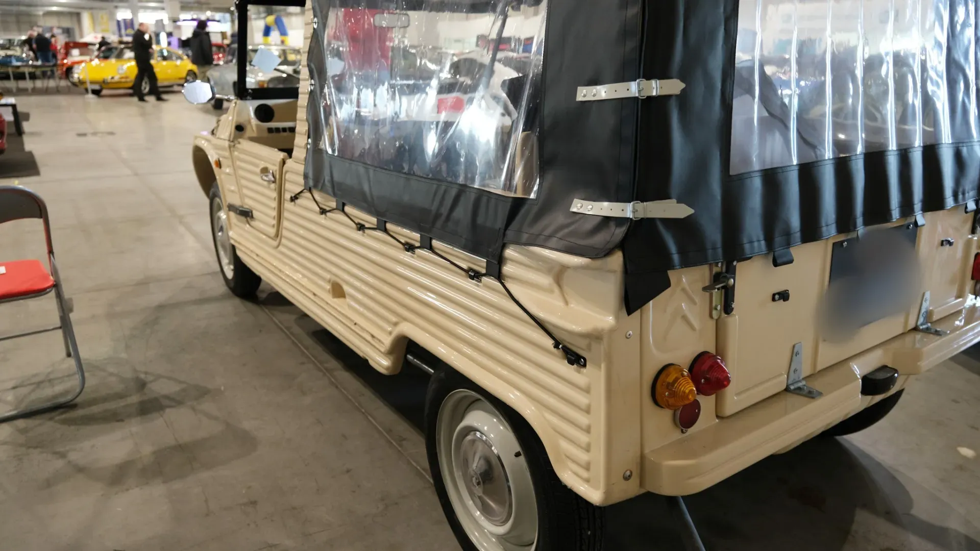 Utilizza il pianale e la meccanica della 2CV