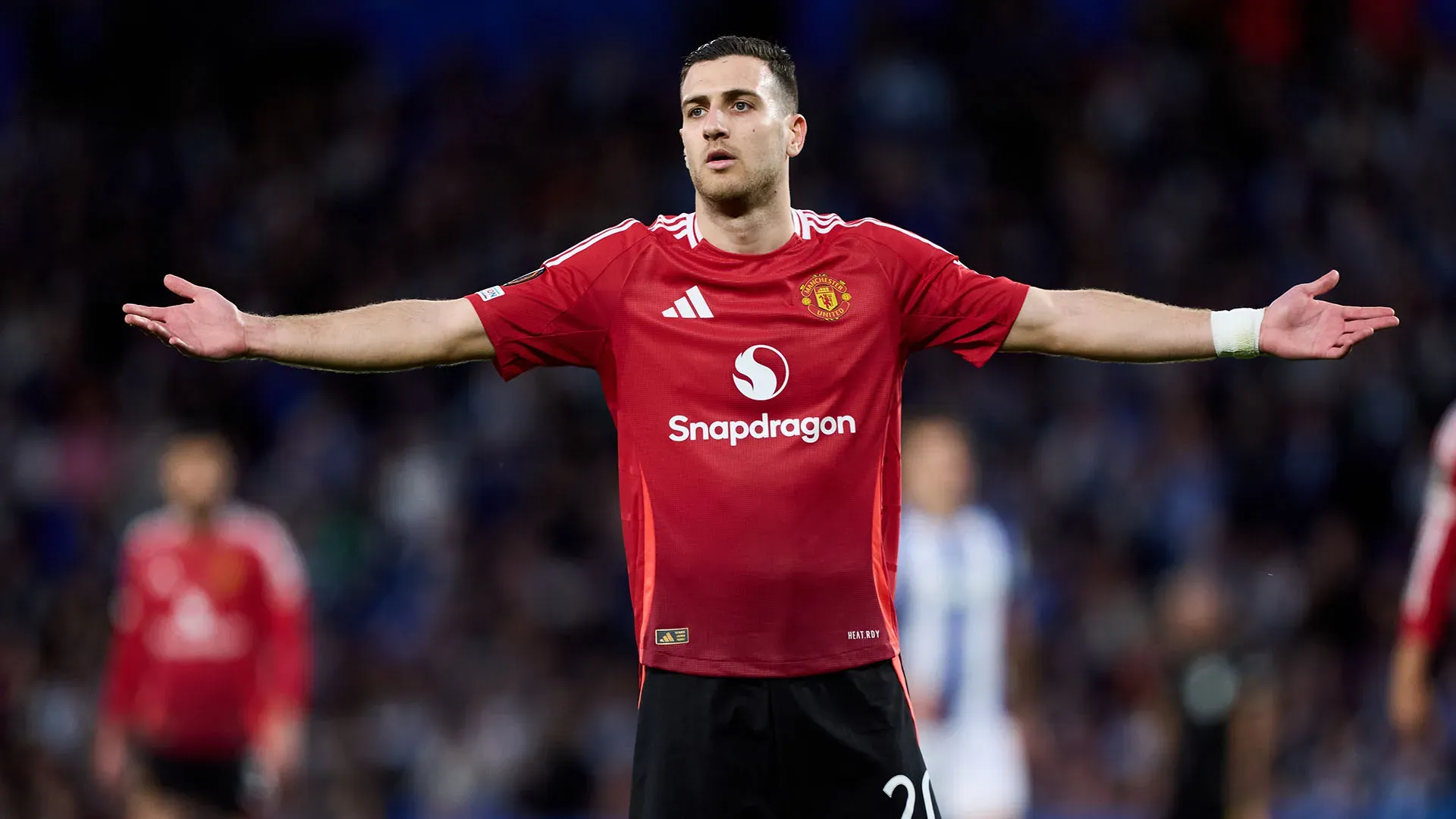 Dalot ha giocato anche nel Milan e nel Porto in carriera