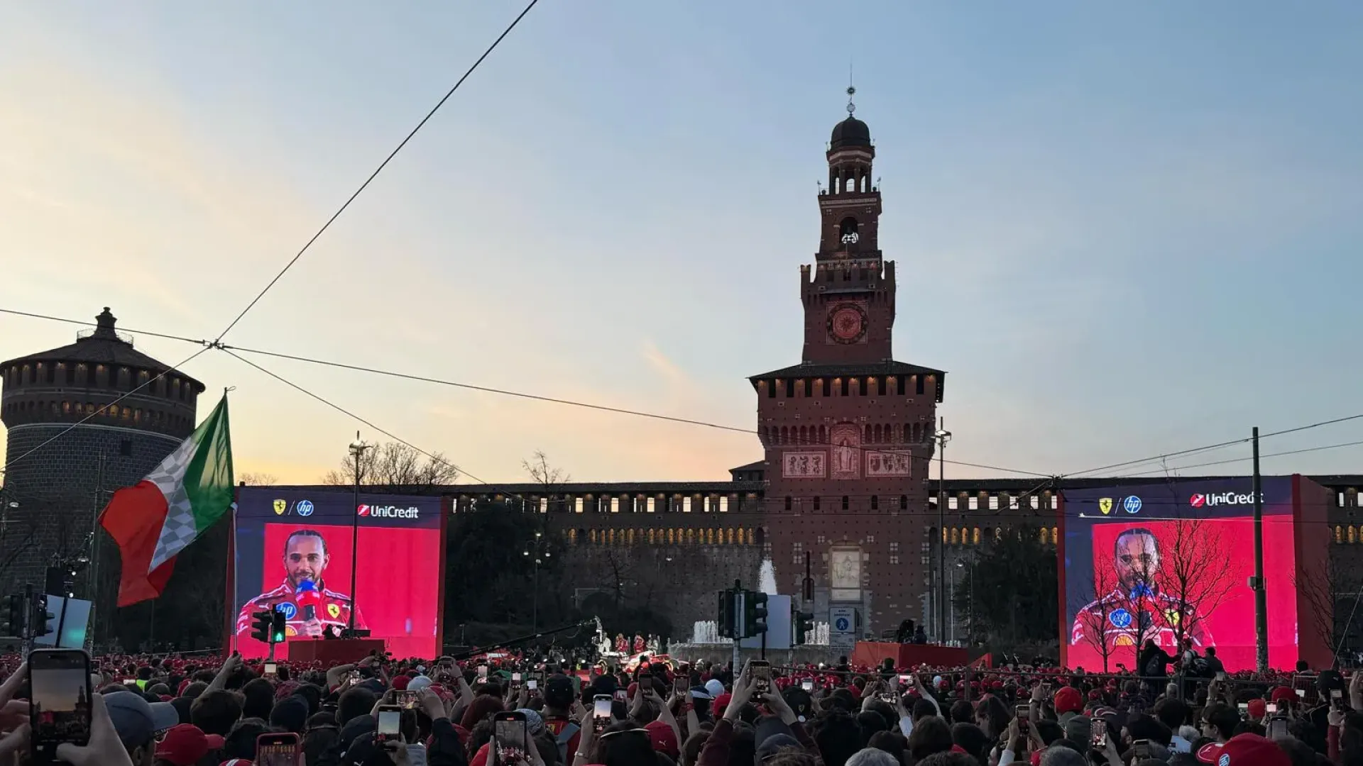 "So che è difficile Lewis, ma prova a tenere attivo il K1" la seconda mossa rifiutata: "Non sono abbastanza vicino! Quando sarò più vicino, allora lo farò!".