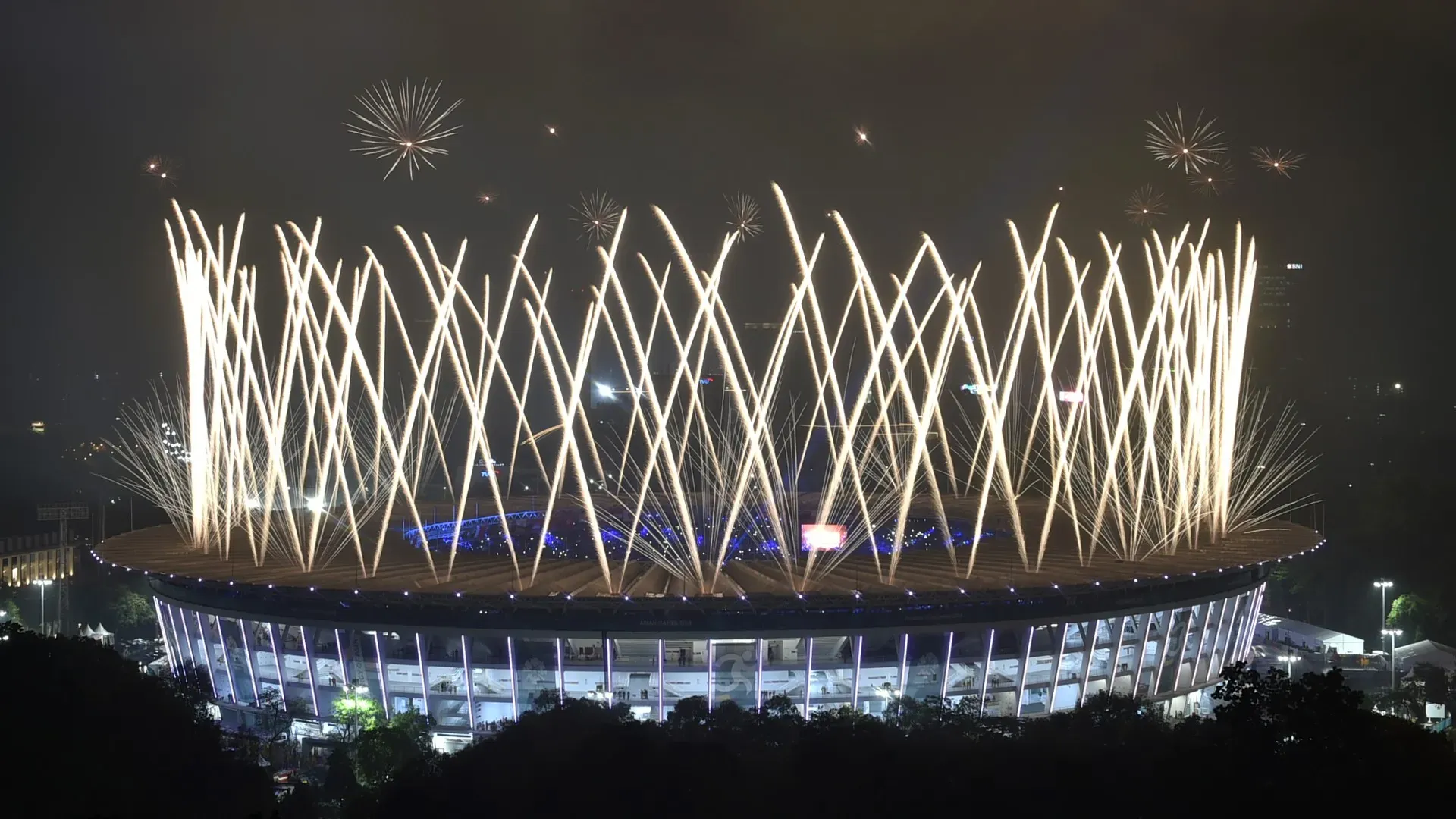 Con la città affonda anche lo stadio Gelora Bung Karno, inaugurato nel 1962