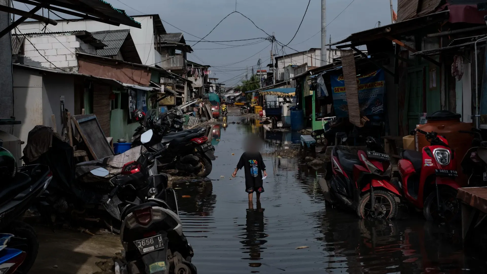 Il governo si è attivato per correre ai ripari: sta costruendo una nuova capitale sull'isola del Borneo, a 1'200 chilometri di distanza