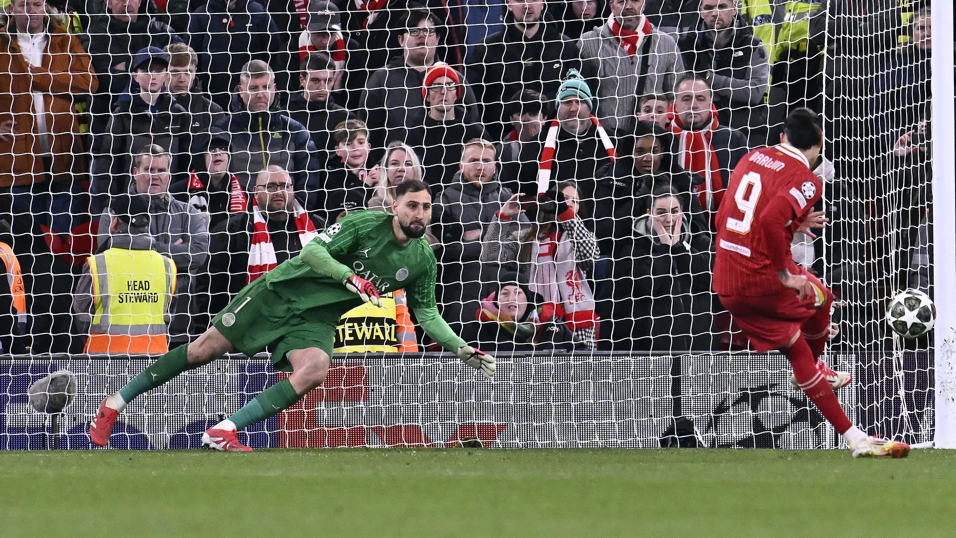 Il portiere italiano ha trascinato il PSG ai quarti di finale di Champions League grazie alle sue parate