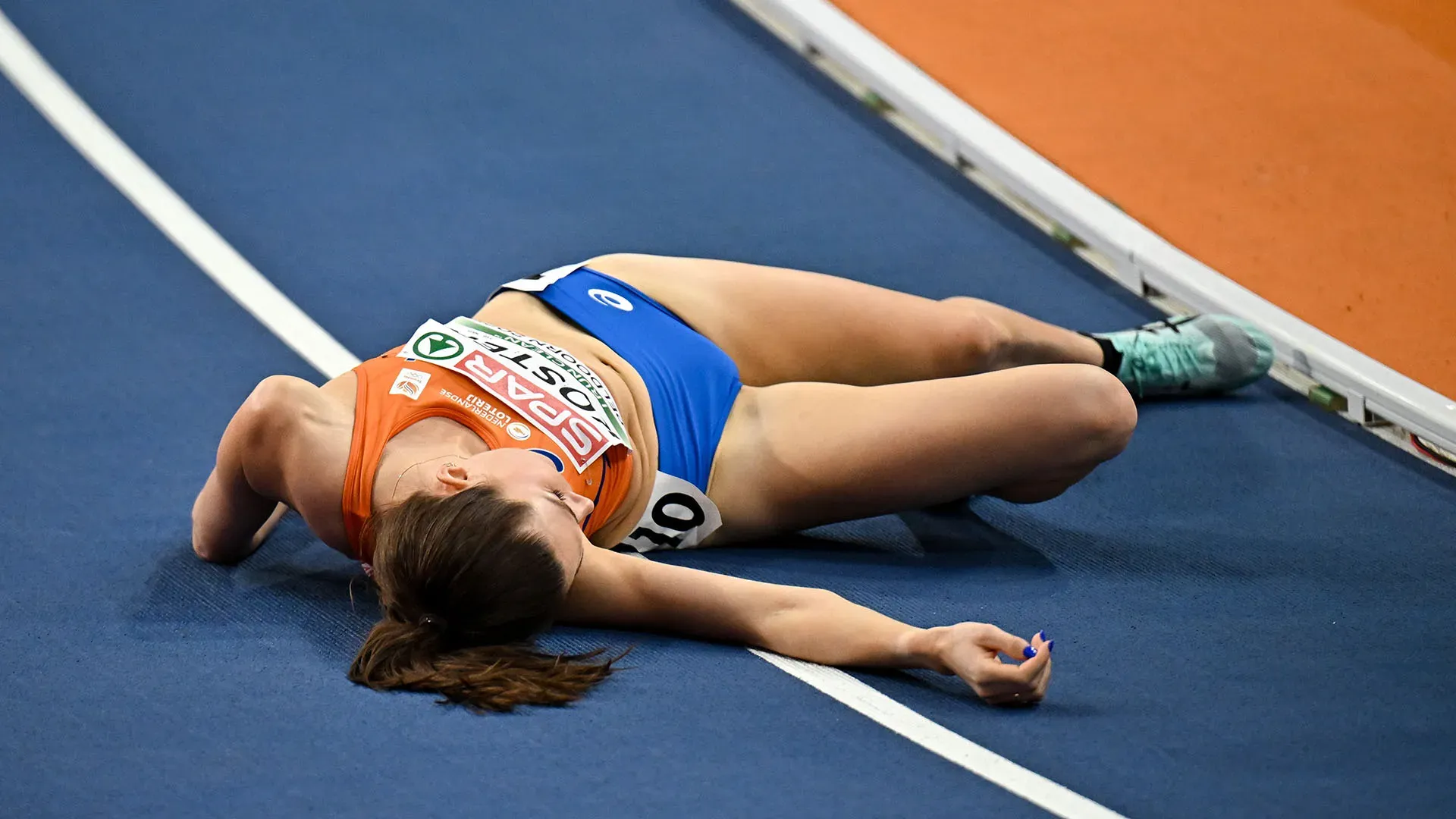 L'atleta di casa ha battuto la testa sulla pista dopo essersi scontrata contro due rivali