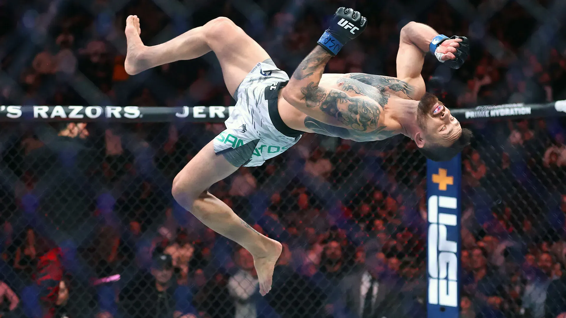 Per il brasiliano è la dodicesima vittoria in UFC