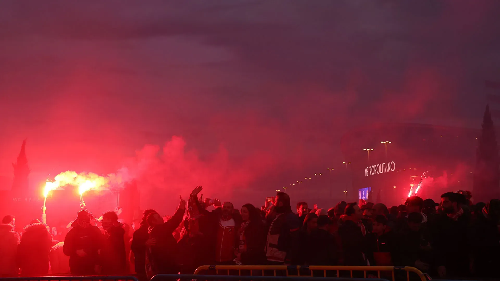 Erano presenti moltissimi tifosi e non tutti avevano il biglietto: sono stati fuori