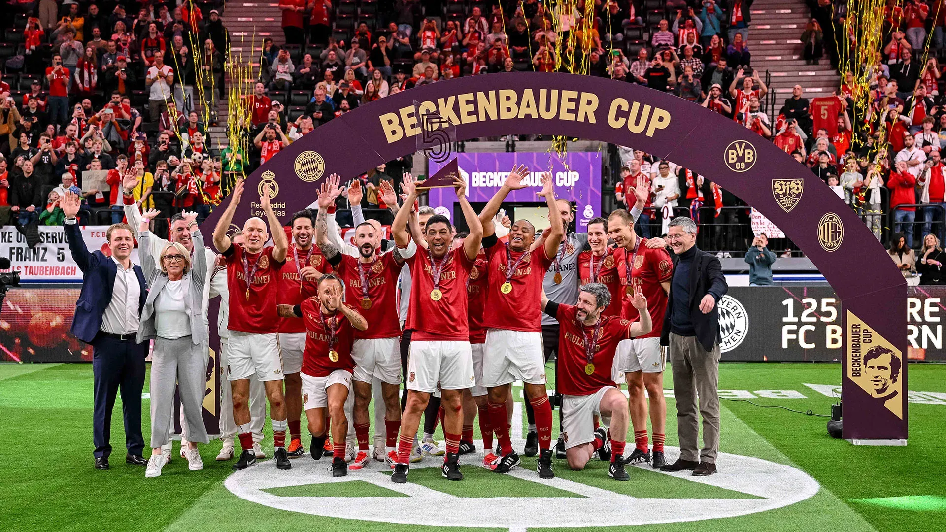 Una squadra composta dalle grandi glorie del passato del Bayern Monaco ha travolto per 4-0 le leggende del Real Madrid nella finale delle Beckenbauer Cup