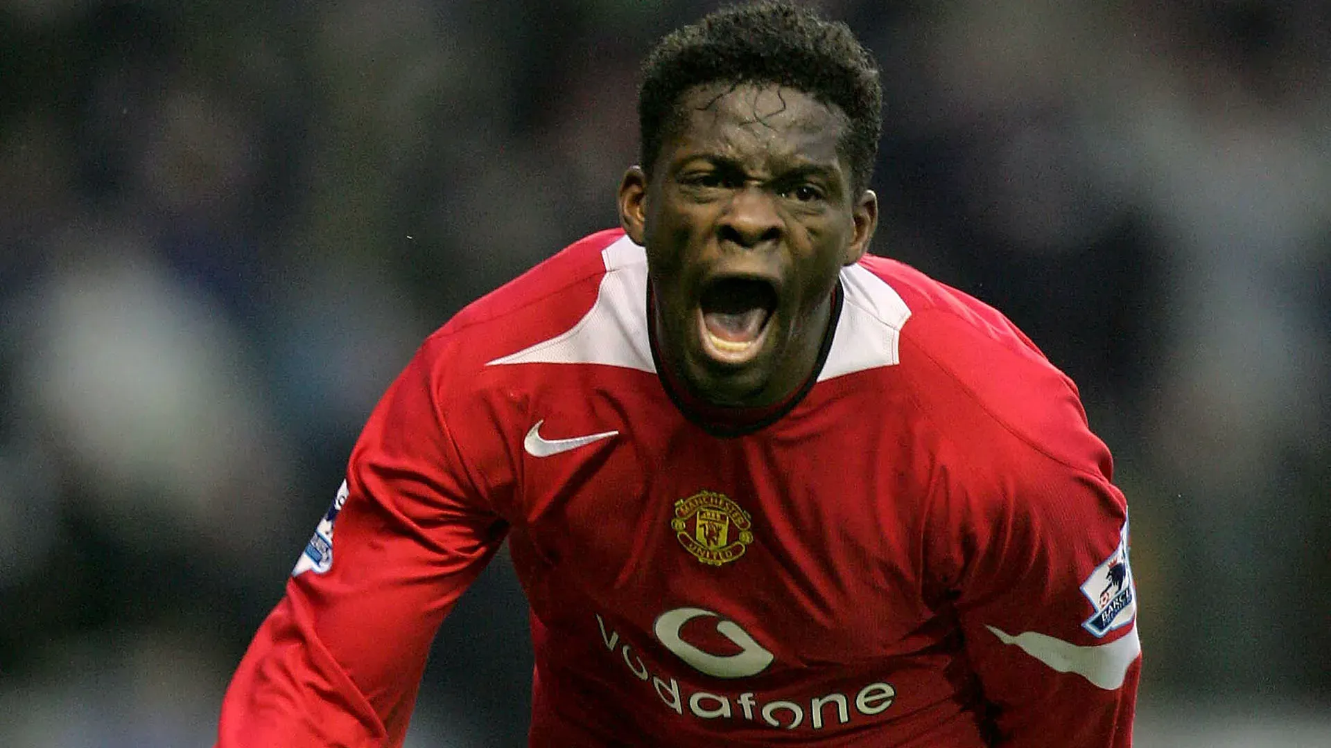 Saha giocò quattro anni al Manchester United, dove deluse anche a causa dei tanti infortuni