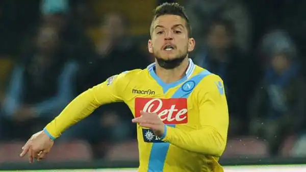 Parma-Napoli 1-0. Mertens 7. Il 'campanellino' belga cambia la faccia del Napoli che grazie al suo ingresso cinge d'assedio la porta di Mirante. Ogni palla che passa dai suoi piedi diventa un pericolo